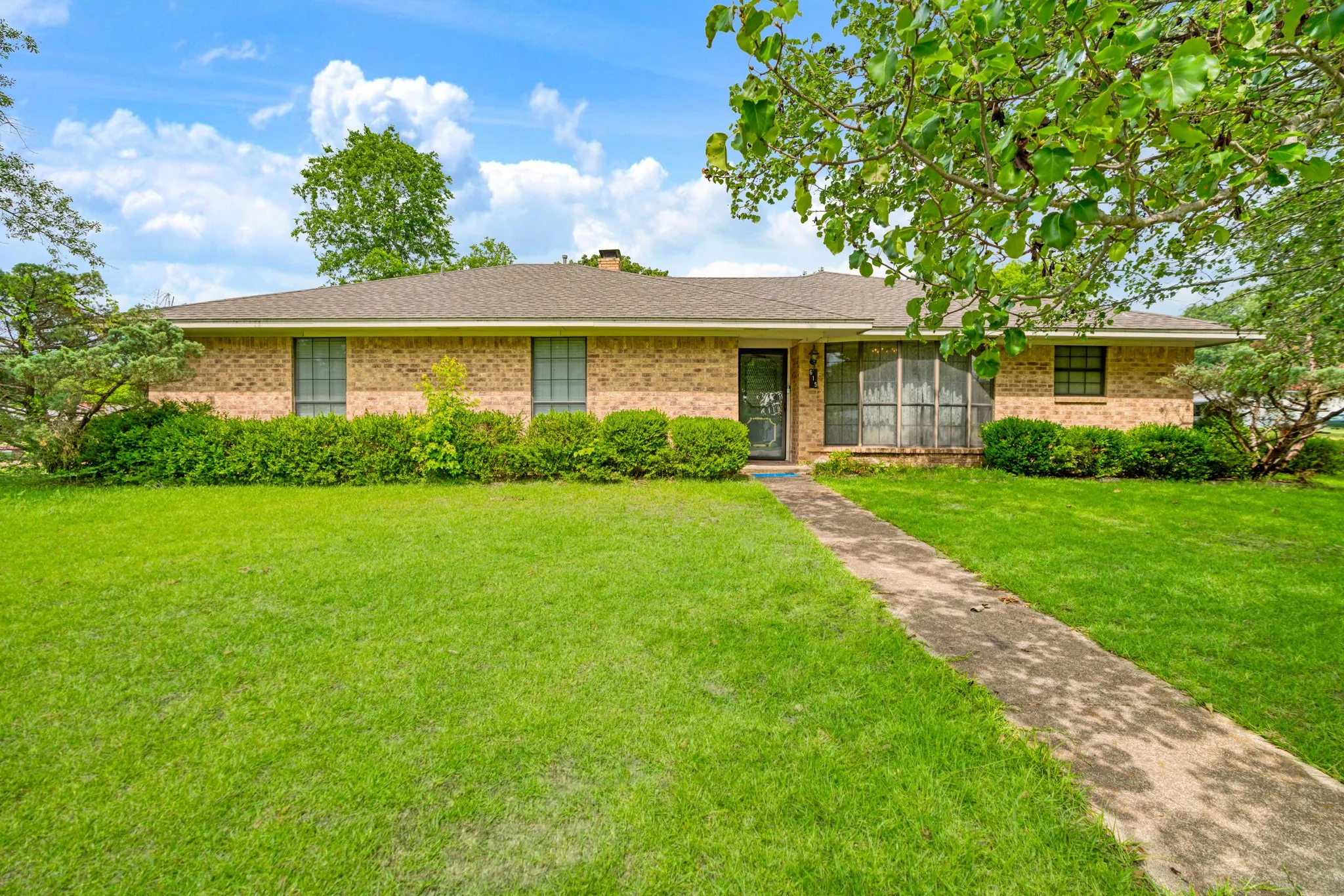 615 N Main Street, Bogata, TX 75417