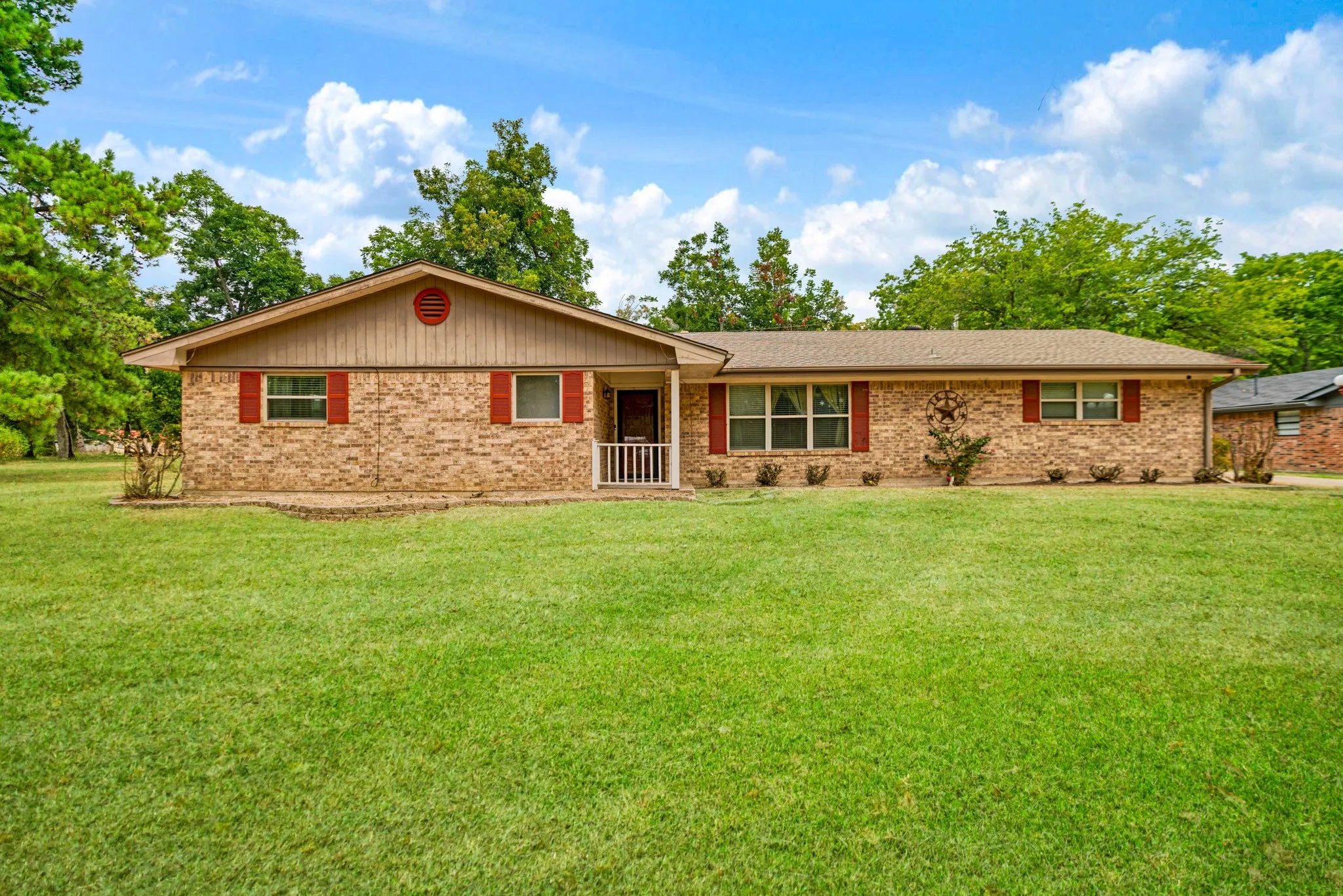165 E Bennett Street, Detroit, TX 75436
