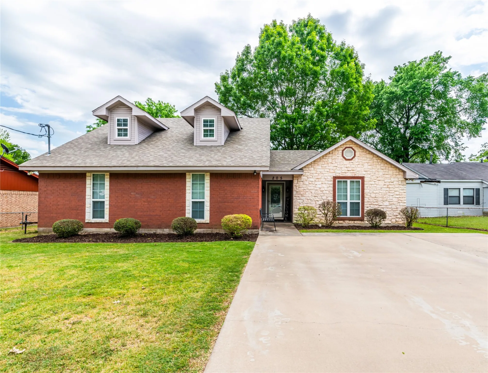 205 W NORTH, Blossom, TX 75416