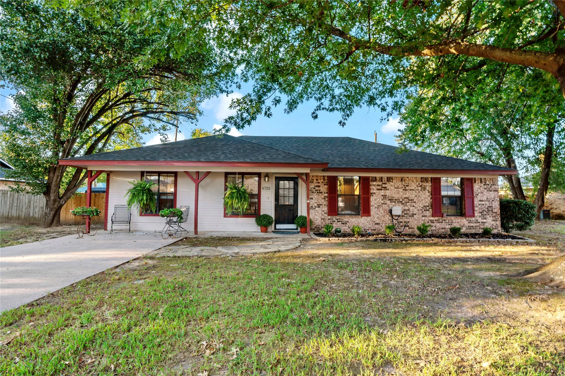 6725 Pecan Place, Reno, TX 75462