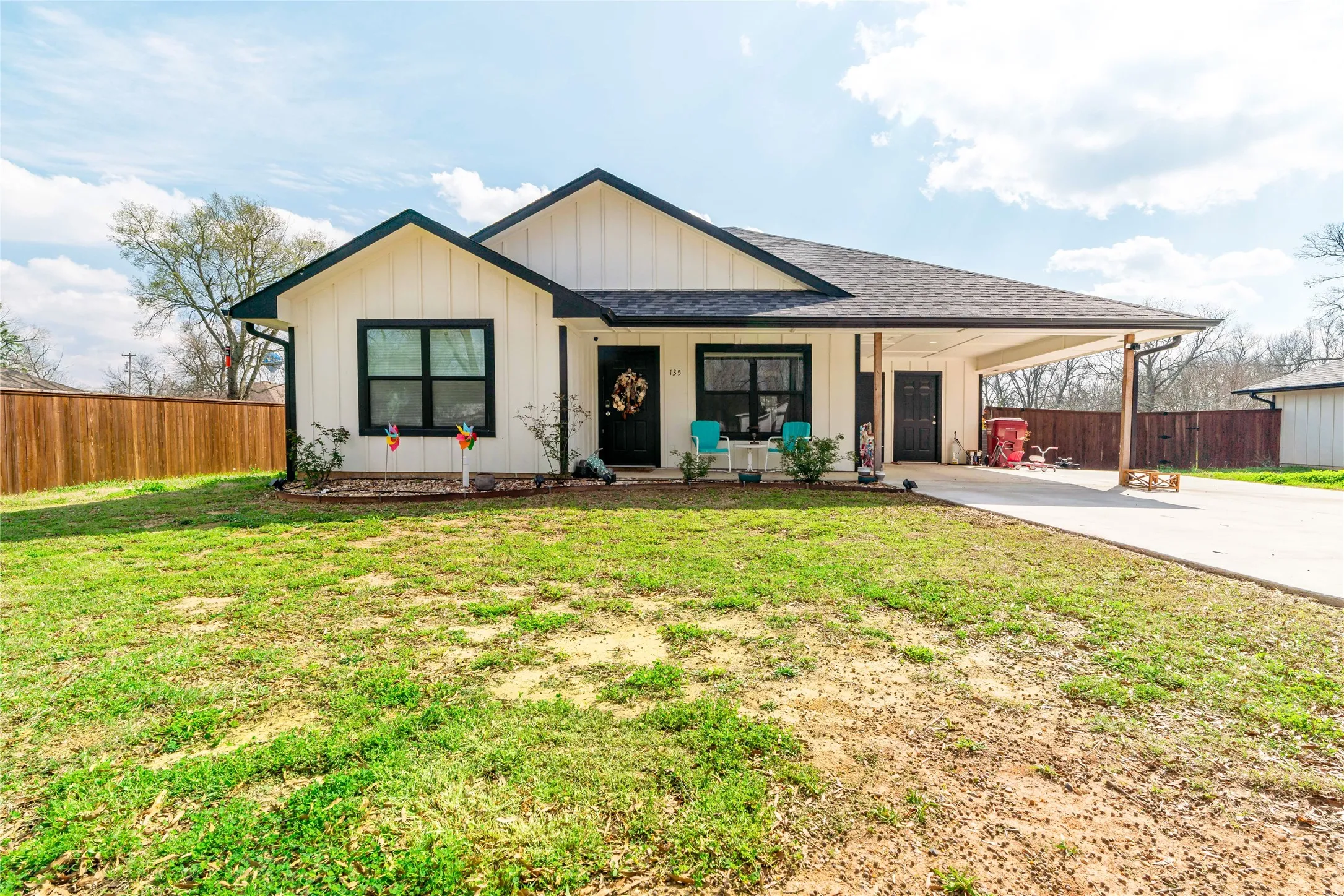 135 W Main Street, Blossom, TX 75416
