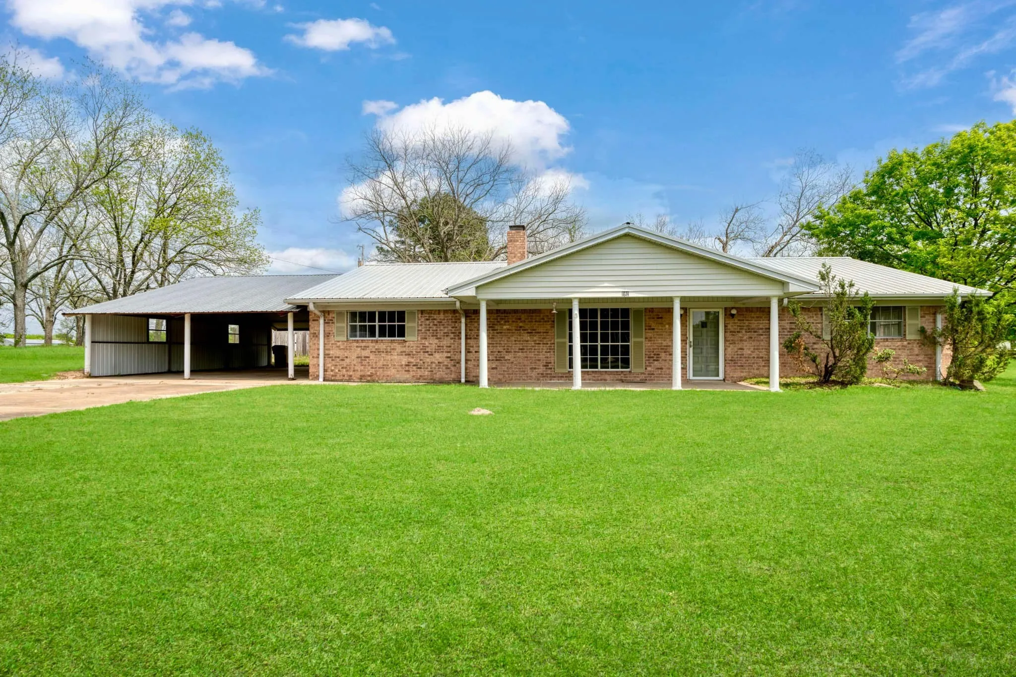 120 N Douglas Street, Bogata, TX 75417