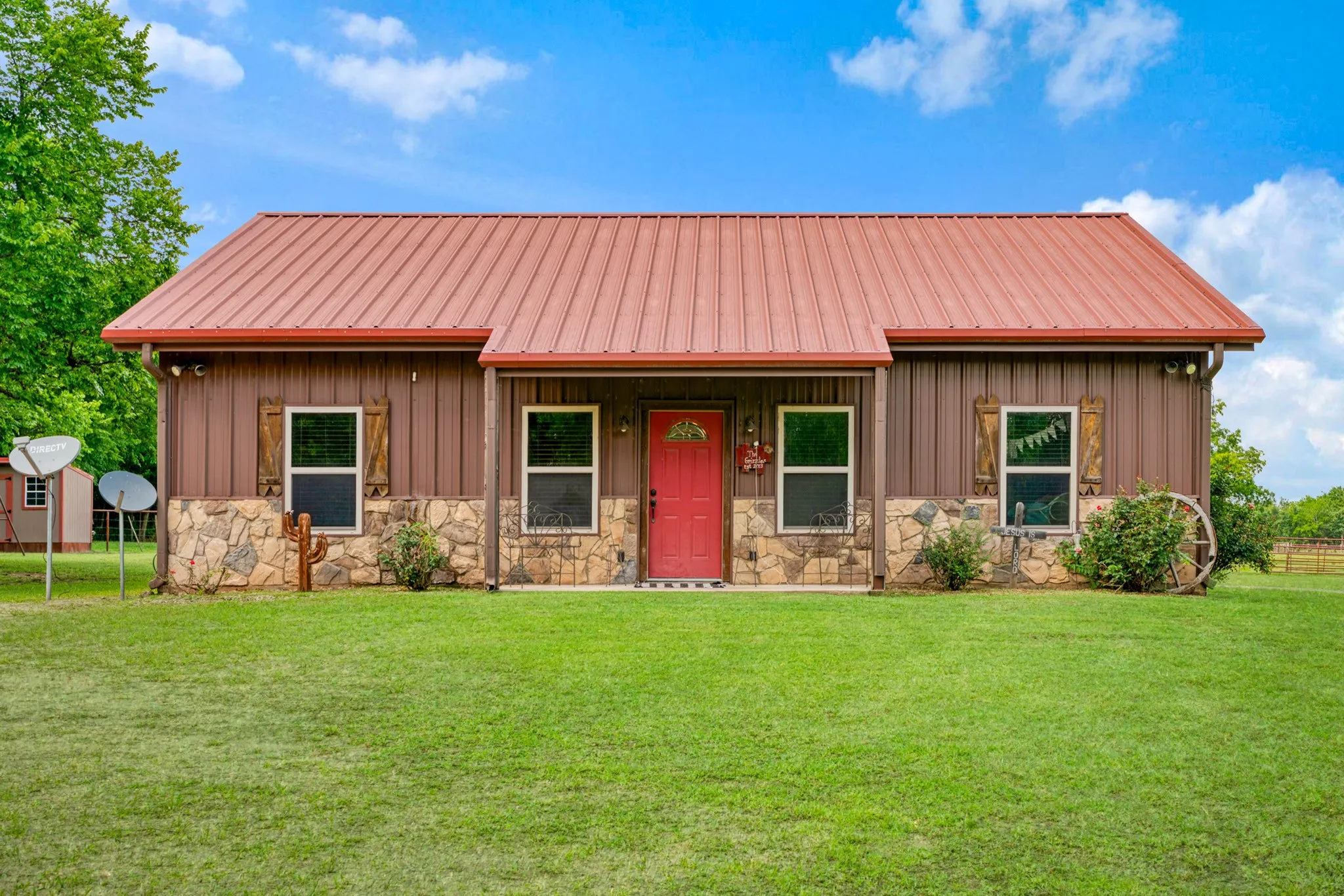 285 5th Street NE, Bogata, TX 75417
